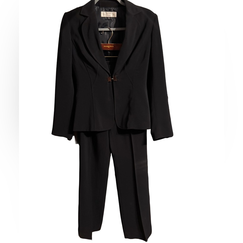 EUC Tahari Classic Black Business Suit